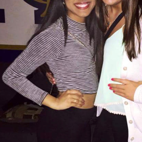 H&M Mock Neck Long Sleeve Crop Top Gray Black - Picture 2 of 6